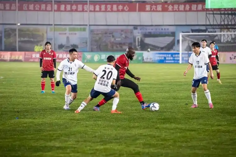 欧冠对决：巴黎圣日耳曼 VS 曼联